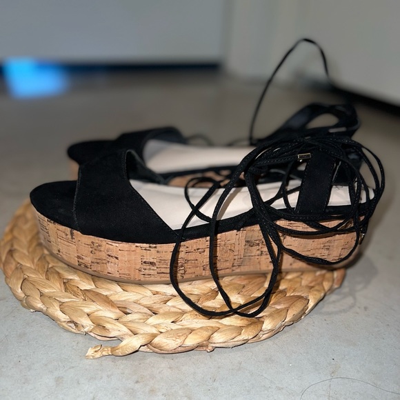 Lace Up Platform Sandals - Picture 2 of 4